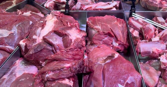 La carne de cerdo fresca Leading September and the Decline of Chacinados